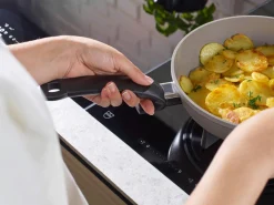 Fissler Stielpfanne 24cm grau^ Pfannen